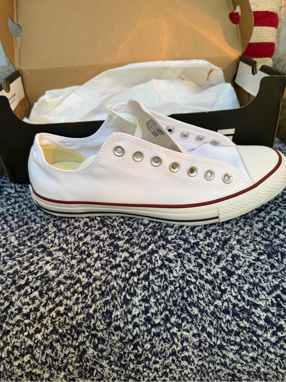 Converse White Low-Top Canvas Sneakers Red Stripe mens9.5 or women’s11.5 NWT